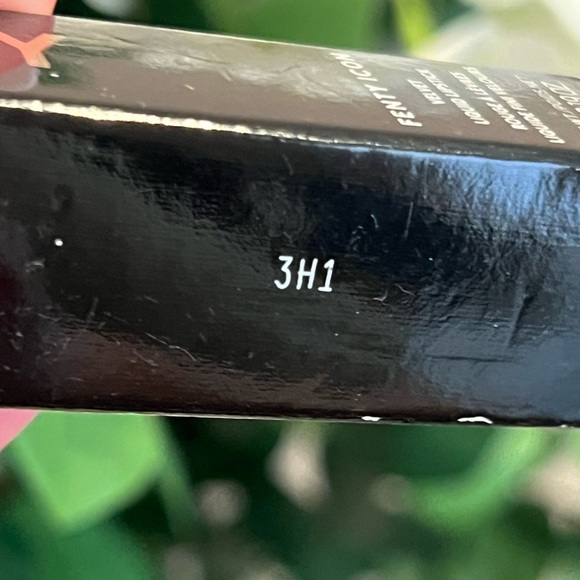 FENTY BEAUTY • FENTY ICON VELVET LIQUID LIPSTICK • POW'R THIRSTY 08 - Picture 3 of 5